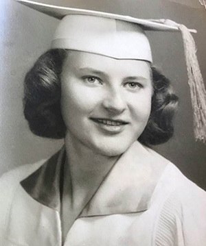 Марта Богачевська під час випуску з університету. 1960-ті роки