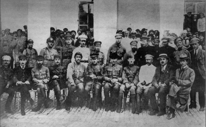 Командний склад армії УНР, урядовці та представники місії Антанти. Серпень 1919 р.