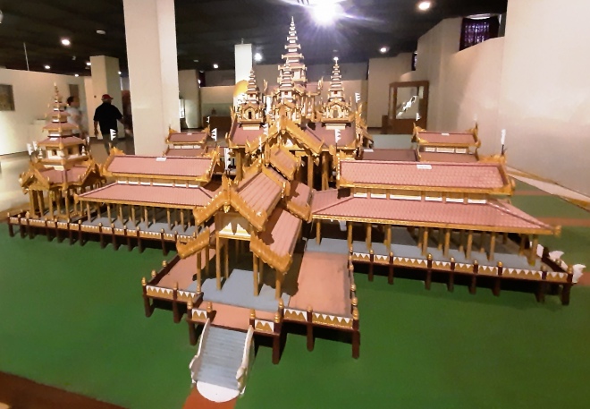 Сучасна модель-реконструкція царського палацу в Пагані. Національний музей Мьянми в Янгоні