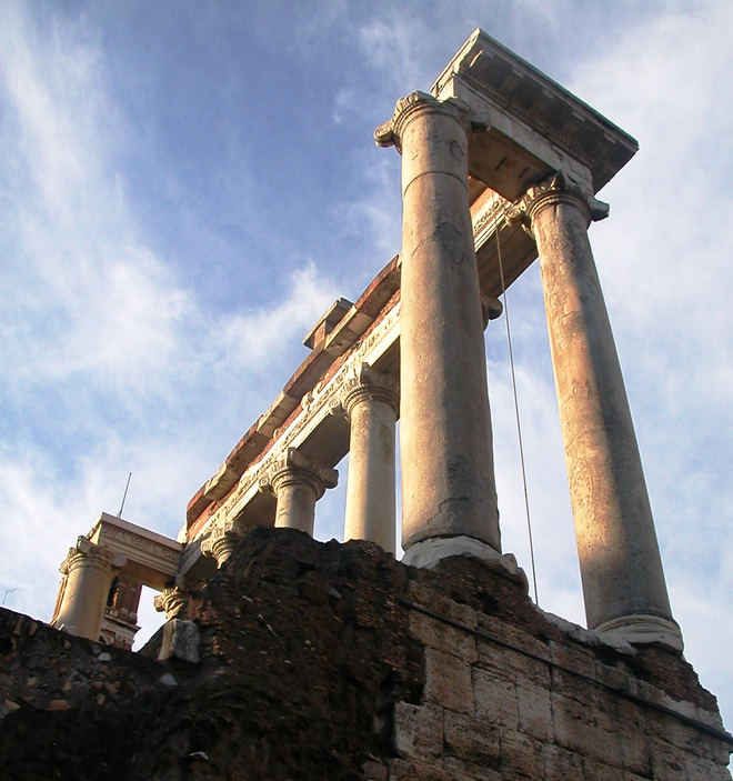 Руїни храма Сатурна, в якому зберігали римську скарбницю