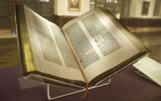 Біблія Гутенберга з колекції бібліотеки Ленокса у Нью-йорку
