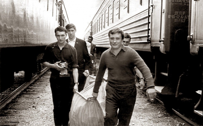 З однокурсниками в Радянському Союзі. Ян Палах ліворуч з фотоапаратом 