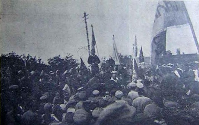 Демонстрація українців-моряків на Історичному бульварі у Севастополі. Літо 1917 року