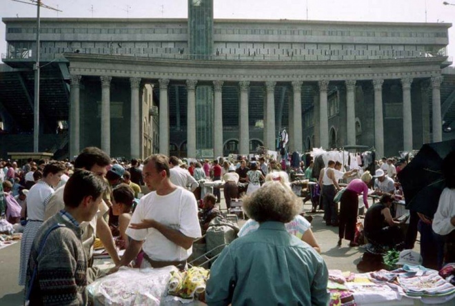 Ринок біля стадіону. 1990-ті рр.