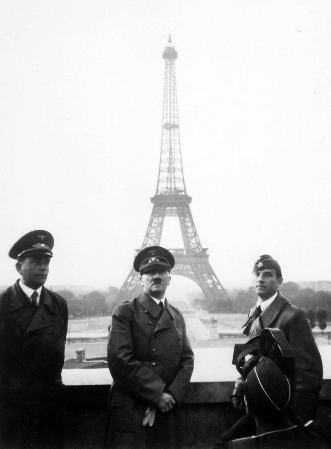 Гітлер в Парижі. Оперу він відвідав інкогніто