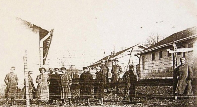 Група старшин армії УНР у таборі Ланцут. Польща, 1919 р.