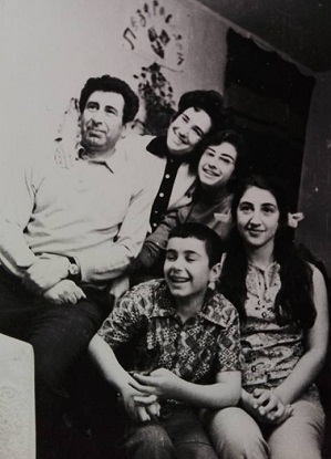 У колі родини, початок 1970-х рр.