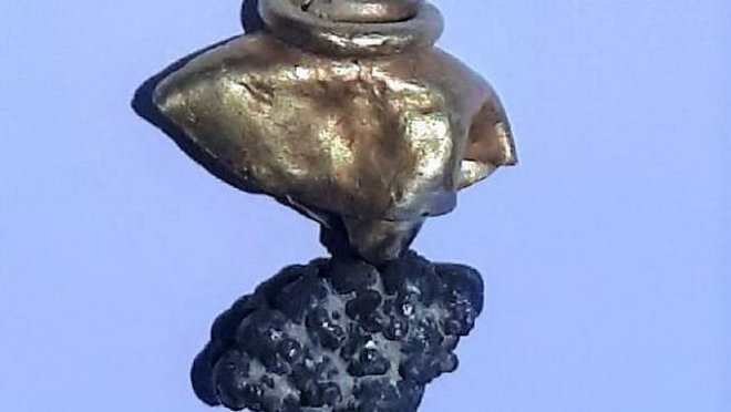 Орнамент із сережки або пензлика зі срібла та золота, виявлений на горі Сіон