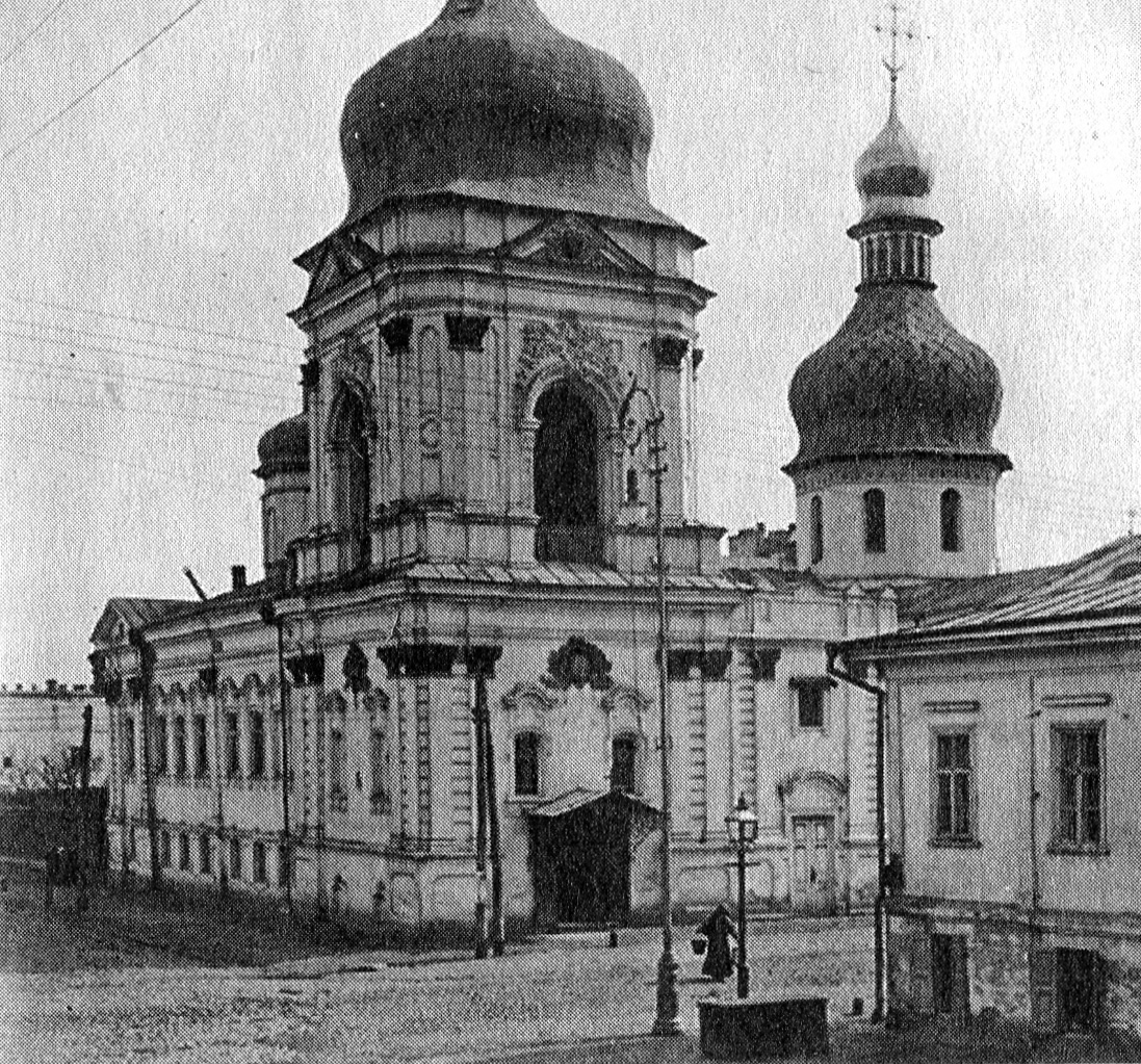 Церква свв. Костянтина та Єлени.
Розташовувалася на розі вул. Кирилівської та Щекавицької.
Фото кінця ХІХ ст. З колекції видавництва "ВАРТО".

У середині 1930-х років було розібрано баню церкви і верхній ярус дзвіниці. Нижню частину спочатку пристосували під житло, потім перетворили на спортивний зал збудованої поруч школи (нині середня школа № 17).
