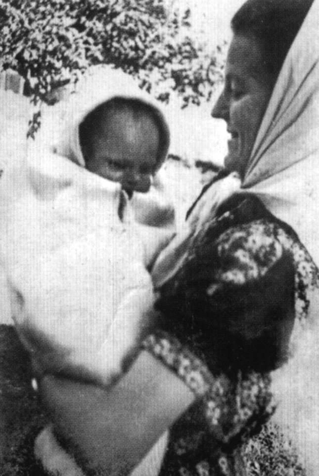 Ольга Ільків з донькою. 1946 рік