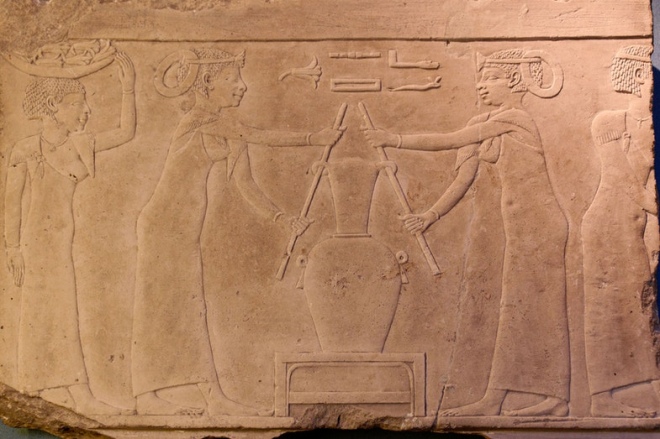 Виробництво парфумів, вапняк, фрагмент з давньоєгипетської гробниці 4 століття до Р. Х.