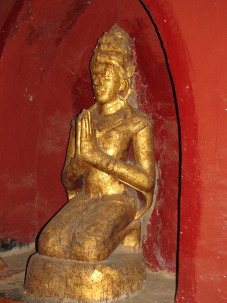 Чанзітта. Скульптура вхрамі Ананди у Багані