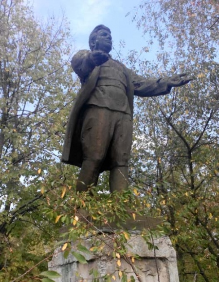 Пам'ятник Кірову у селі Лука на Лохвиччині