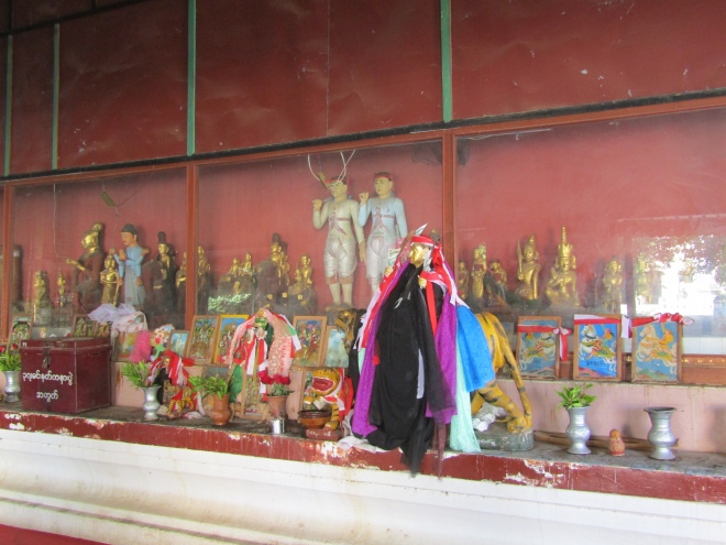 Нати. Духи, якихвшановували бірманці. Зображення у святилищі Швезігон у Багані