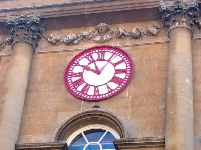 Сучасне зображення годинника з двома хвилинними стрілками на будівлі Брістольської біржі 