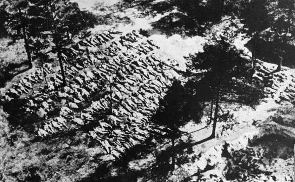 https://www.istpravda.com.ua/images/doc/d/e/dee3584-katyn-massacre-mass-grave-599.jpg