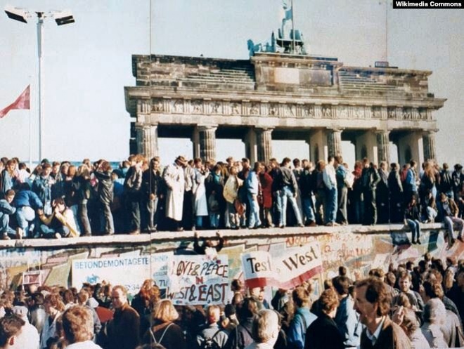Падіння Берлінського муру, 9 листопада 1989 року