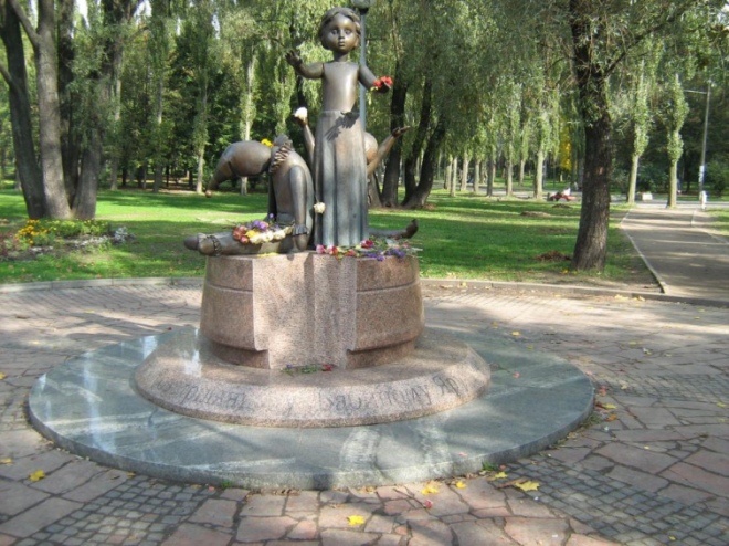 Пам'ятник розстріляним у Бабиному Яру дітям